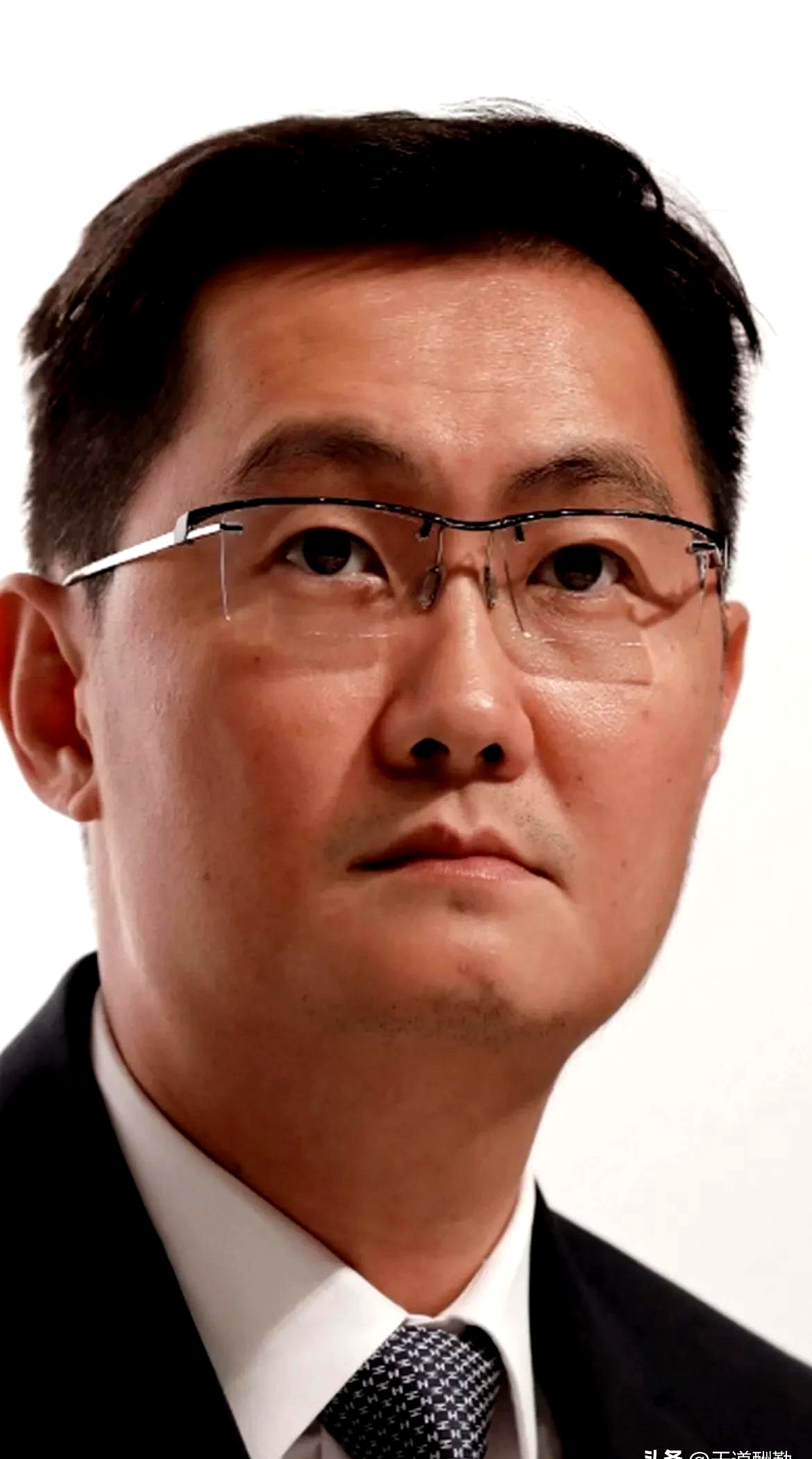 马化腾微信怎么赚钱(马化腾的微信怎么盈利)